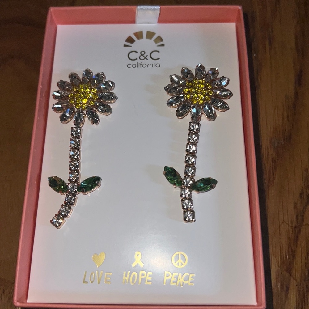 C&C California daisy earrings NIB